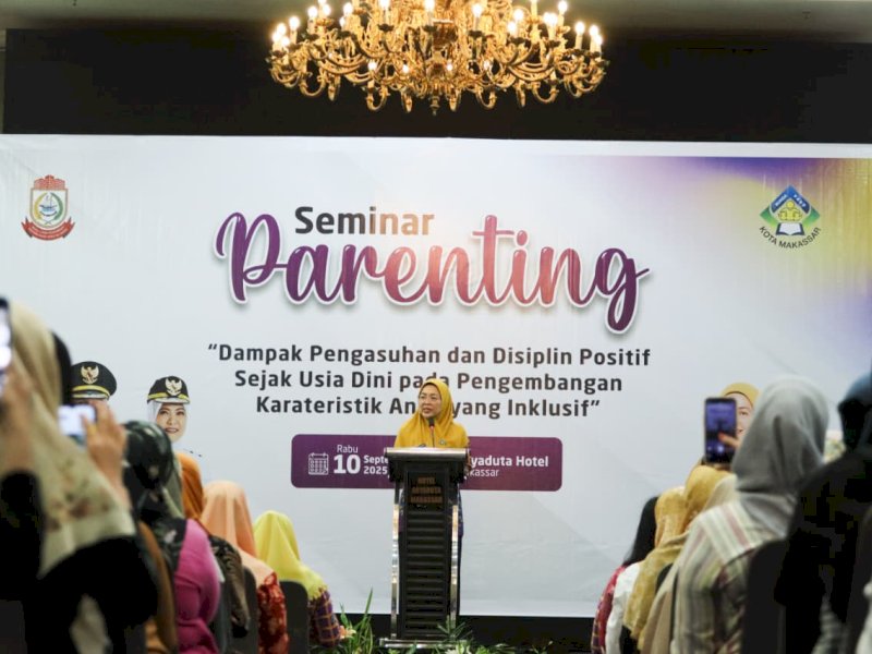 Bunda PAUD Kota Makassar, Melinda Aksa, saat membuka seminar parenting bertema &ldquo;Dampak Pengasuhan dan Disiplin Positif Sejak Usia Dini pada Pengembangan Karakteristik Anak yang Inklusif&rdquo; di Hotel Aryaduta, Rabu (10/9/2025). @Jejakfakta/dok. Istimewa