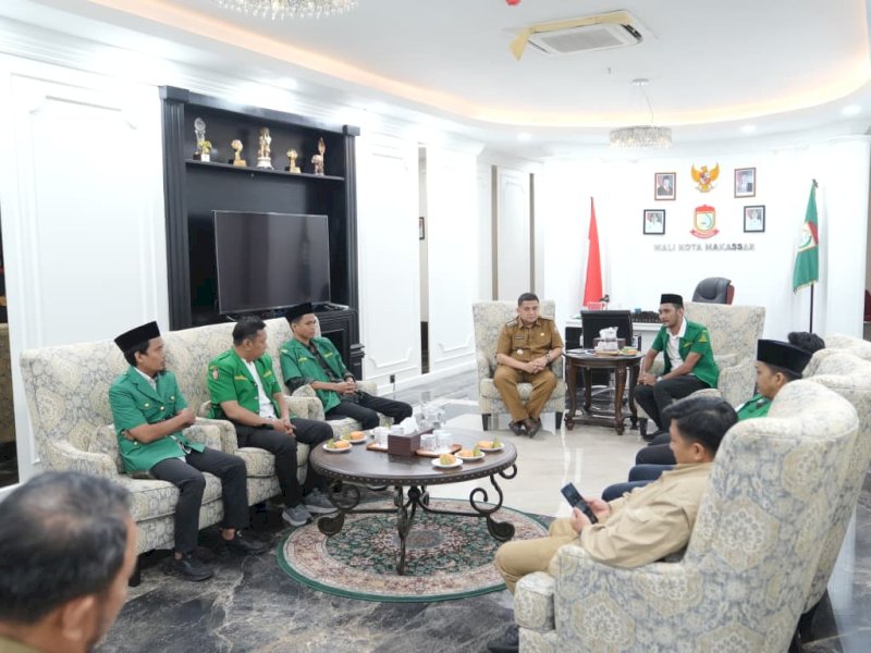 Wali Kota Makassar, Munafri Arifuddin, menerima kunjungan silaturahmi dari jajaran pengurus Gerakan Pemuda (GP) Ansor Kota Makassar, di Balai Kota Makassar, Selasa (9/9/2025). @Jejakfakta/dok. Humas Pemkot Makassar