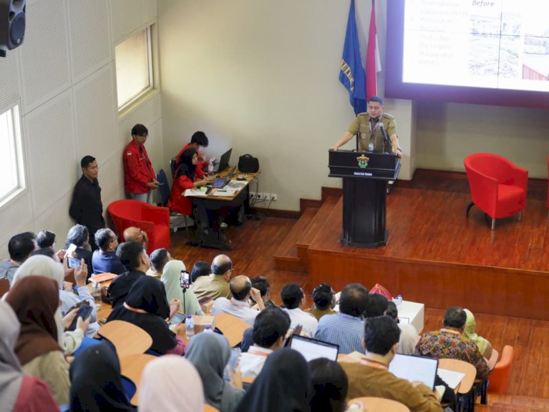 Wali Kota Makassar, Munafri Arifuddin, saat menjadi pembicara dalam acara Placemaking Summit bertajuk Makassar Placemaking for Academic Network (MAPAN) di Kampus Unhas Gowa, Senin (8/9/2025). @Jejakfakta/dok. Istimewa