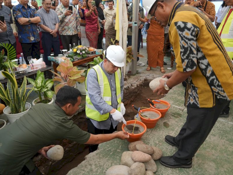 Wali Kota Makassar, Munafri Arifuddin, saat menghadiri peletakan batu pertama pembangunan Gedung Serbaguna Gereja Jemaat Masale, di Jalan Adhyaksa Baru, Kecamatan Panakkukang, Makassar, Minggu (7/9/2025). @Jejakfakta/dok. Humas Pemkot Makassar
