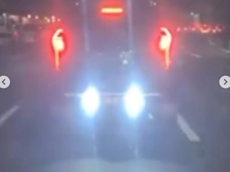Ilustrasi lampu silau. Dinas Perhubungan (Dishub) Kota Makassar mengingatkan masyarakat tentang sanksi tegas bagi pengendara kendaraan bermotor yang menggunakan lampu rem belakang tidak sesuai standar pabrikan dan menimbulkan silau. @Jejakfakta/Tangkapan Layar