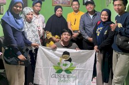 GUSDURian Makassar Beri Santunan dan Dukungan untuk Keluarga Korban Pengeroyokan Demo