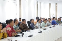 Camat Makassar Husni Mubarak Hadiri Rapat Koordinasi Urban Farming