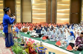 Aliyah Mustika Ilham Tegaskan Komitmen Hidupkan Tradisi Keagamaan dalam Maulid Akbar BKMT Makassar