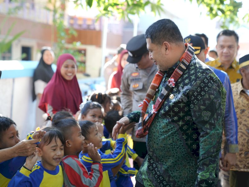 Wali Kota Makassar, Munafri Arifuddin, saat meninjau langsung kesiapan dapur MBG di Pulau Barrang Lompo, Kecamatan Kepulauan Sangkarrang, Jumat (19/9/2025). @Jejakfakta/dok. Humas Pemkot Makassar