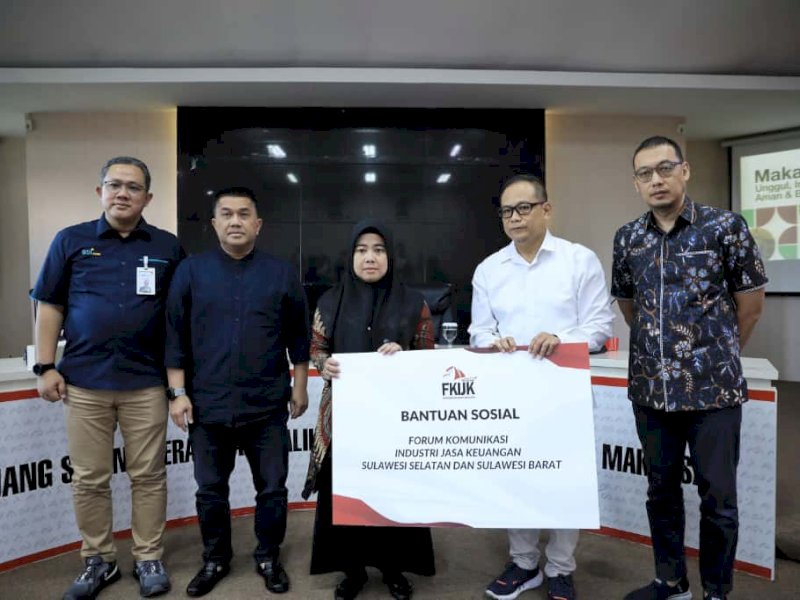 Pemkot Makassar bersama FKIJK Sulselbar menyalurkan bantuan sosial kepada keluarga korban kerusuhan di Kantor DPRD Makassar pada Jumat, 29 Agustus lalu. @Jejakfakta/dok. Istimewa
