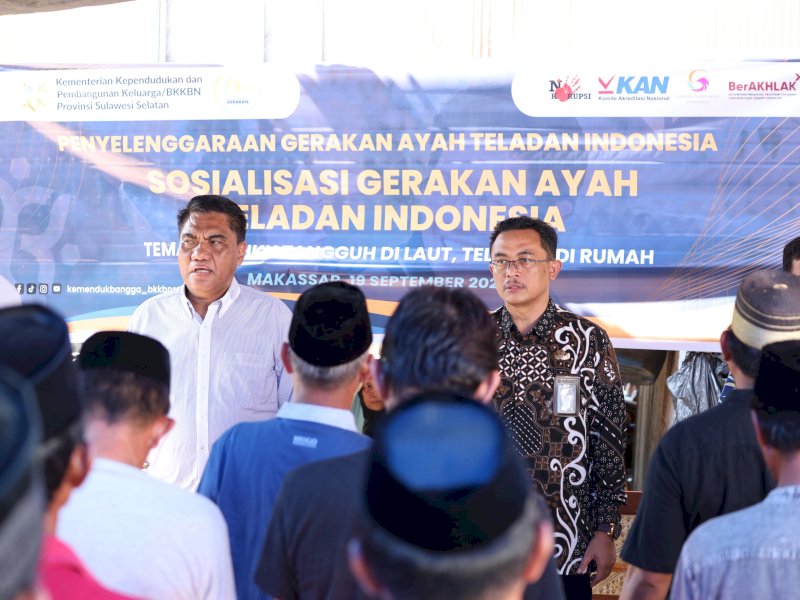 DPPKB Kota Makassar bersama BKKBN Provinsi Sulawesi Selatan meluncurkan Gerakan Ayah Teladan Indonesia di Kampung Nelayan, Kelurahan Barombong, Kecamatan Tamalate, Jumat (19/9/2025). @Jejakfakta/dok. Istimewa