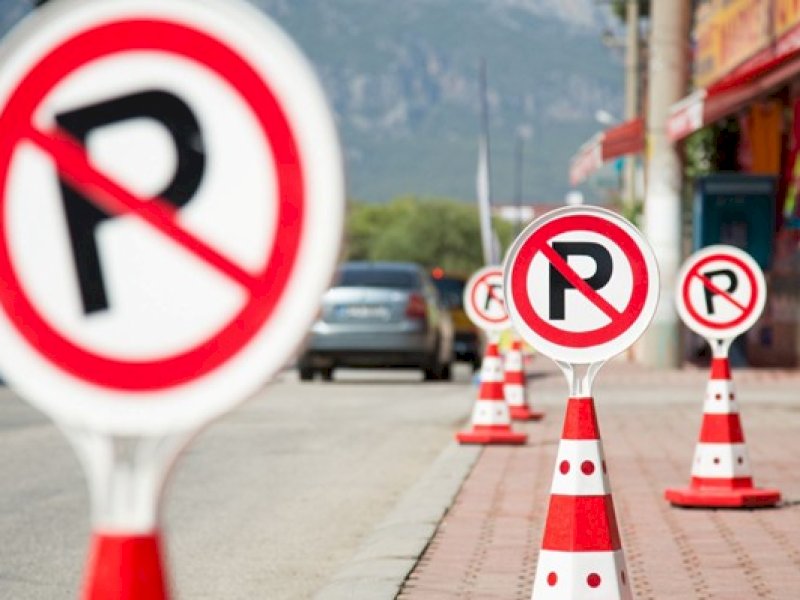 Ilustrasi. Tanda larangan parkir.