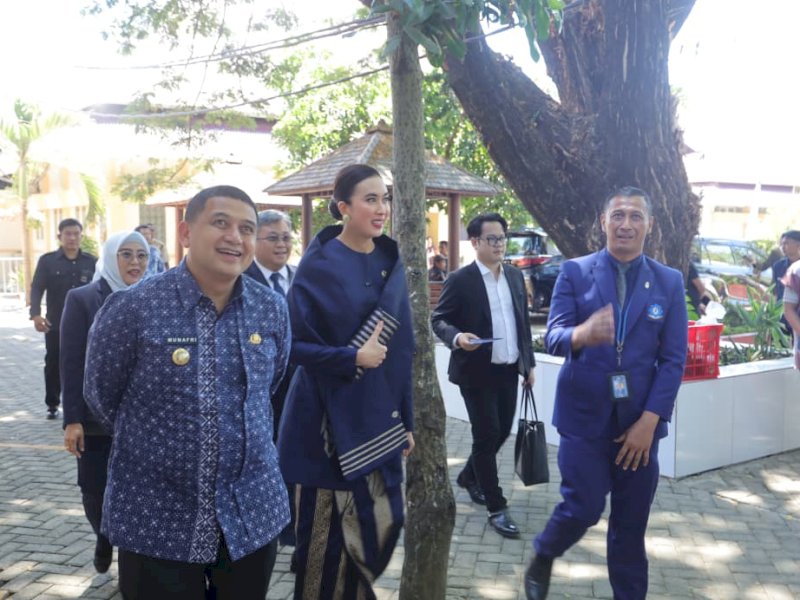 Wali Kota Makassar, Munafri Arifuddin (Appi) saat mendampingi Menteri Pariwisata, Widiyanti Putri Wardhana, dalam acara puncak Dies Natalis ke-34 Politeknik Pariwisata (Poltekpar) Makassar, Sabtu (20/9/2025). @Jejakfakta/dok. Humas Pemkot Makassar