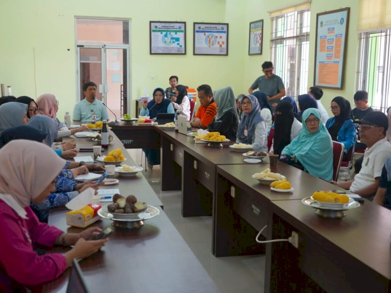 Pemkab Luwu Timur bekerja sama dengan Save the Children (StC) dan YCMI menggelar pertemuan pembentukan panitia Hari Cuci Tangan Sedunia (HCTS) dalam rangkaian Healthier Smiles Program atau Program Kesehatan Gigi dan Mulut, di Aula Kantor Bapperida Kabupaten Luwu Timur, Jumat (19/9/2025). @Jejakfakta/dok. Istimewa
