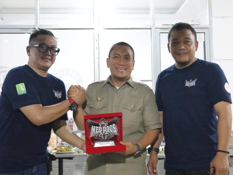 Komunitas MedDocs Indonesia disambut hangat oleh Bupati Luwu Timur,  Iwan Bachri Syam, saat menggelar Touring Nasional IV di Hotel Sikumbang, Kecamatan Tomoni, Kamis (18/09/2025). @Jejakfakta/dok. ikp-humas/kominfo-sp