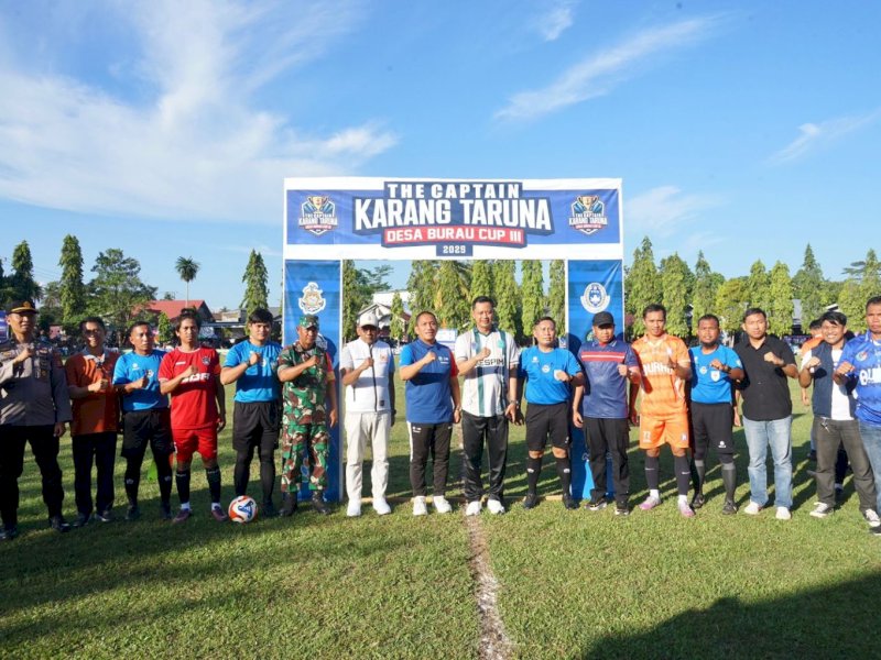 Bupati Luwu Timur, Irwan Bachri Syam, resmi membuka Turnamen Sepak Bola Karang Taruna Cup di Lapangan Andi Bintang, Desa Burau, Kecamatan Burau, pada Ahad (21/09/2025). @Jejakfakta/dok. ikp-humas/kominfo-sp
