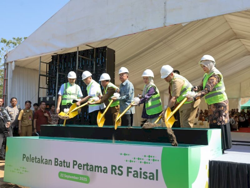 Peletakan batu pertama pembangunan gedung baru  Rumah Sakit Islam (RSI) Faisal Makassar dihadiri Wakil Presiden RI ke-10 dan ke-12, Muhammad Jusuf Kalla, didampingi Wali Kota Makassar Munafri Arifuddin, di Jalan AP Pettarani, Kecamatan Rappocini, Senin (22/9/2029). @Jejakfakta/dok. Humas Pemkot Makassar