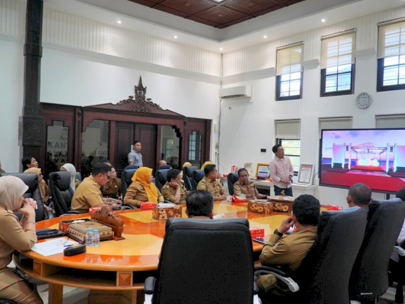 Wakil Wali Kota Makassar, Aliyah Mustika Ilham, memimpin langsung rapat koordinasi persiapan pelaksanaan Maulid Pesisir 2025, yang dijadwalkan berlangsung pada 25 September 2025 di Pelataran Pelabuhan Paotere di Ruang Wakil Wali Kota, Senin (22/9/2025). @Jejakfakta/dok. Humas Pemkot Makassar