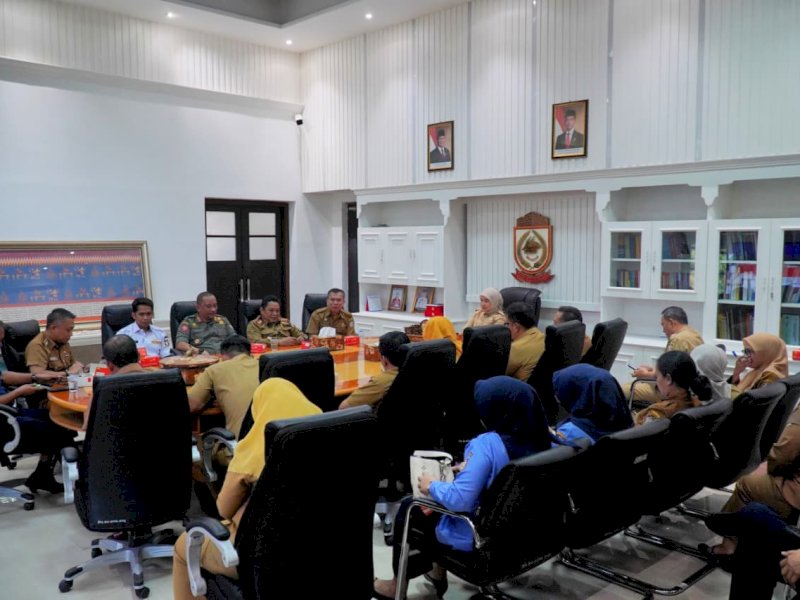 Rapat koordinasi pelaksanaan Maulid Pesisir 2025 yang akan digelar pada 25 September 2025 mendatang di Pelataran Pelabuhan Paotere yang dipimpin langsung oleh Wakil Wali Kota Makassar, Aliyah Mustika Ilham, di Ruang Wakil Wali Kota, Senin (22/9/2025). @Jejakfakta/dok. Istimewa