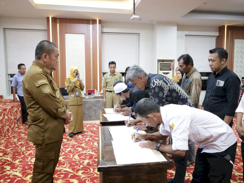 Bupati Luwu Timur, Irwan Bachri Syam, secara resmi meluncurkan Program Pembangunan Desa Unggul Juara (Pandu Juara), di Aula Sasana Praja, Kantor Bupati, Senin (22/09/2025). @Jejakfakta/dok. ikp-humas/kominfo-sp