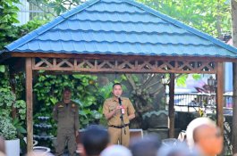 Tingkatkan Disiplin, Camat Makassar Pimpin Langsung Upacara Bendera Awal Pekan