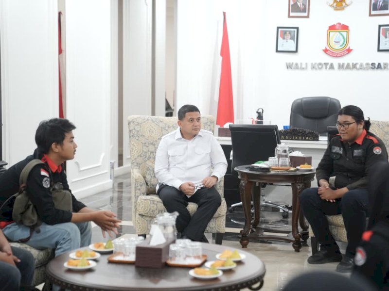 Wali Kota Makassar, Munafri Arifuddin, saat menerima audiensi Himpunan Mahasiswa Program Studi (Himaprodi) Pendidikan Bahasa dan Sastra Indonesia Universitas Negeri Makassar (UNM) di Balai Kota, Rabu (24/9/2025). @Jejakfakta/dok. Humas Pemkot Makassar