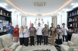 Pemkot Makassar dan RS Gigi Mulut Unhas Gelar Pemeriksaan Gigi Gratis bagi Anak Panti dan Lansia