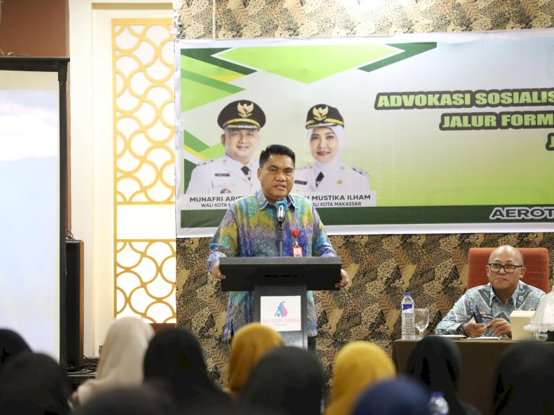 Kepala DPPKB Kota Makassar, A. Irwan Bangsawan, saat membuka kegiatan Advokasi, Sosialisasi, dan Fasilitasi Pelaksanaan Pendidikan Kependudukan di Satuan Pendidikan jenjang SLTP/MTs, baik jalur formal maupun nonformal di Hotel Aerotel Smile Makassar, Kamis (25/9/2025). @Jejakfakta/dok. Istimewa