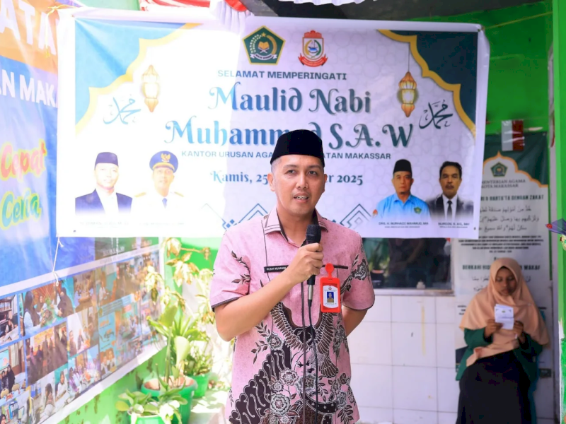 Camat Makassar, Husni Mubarak, saat menghadiri kegiatan Peringatan Maulid Nabi Muhammad SAW yang digelar oleh Kantor Urusan Agama (KUA) Kecamatan Makassar, Kamis (25/9/2025). @Jejakfakta/dok. Istimewa