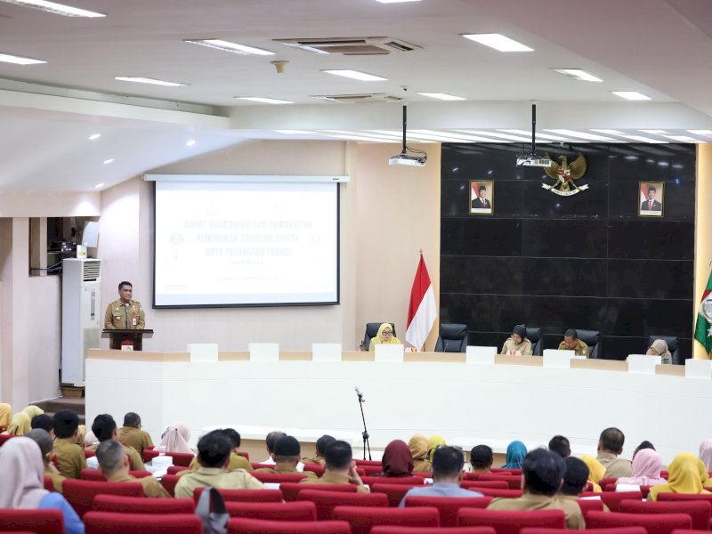 Kepala Dinas Pengendalian Penduduk dan Keluarga Berencana (PPKB) Kota Makassar, Irwan Bangsawan, saat menghadiri Rapat Koordinasi Pelaksanaan Kegiatan Pencegahan dan Penurunan Stunting Tingkat Kota Makassar, di Ruang Rapat Sipakatau, Kantor Wali Kota Makassar, Senin (29/9/2025). @Jejakfakta/dok. Istimewa