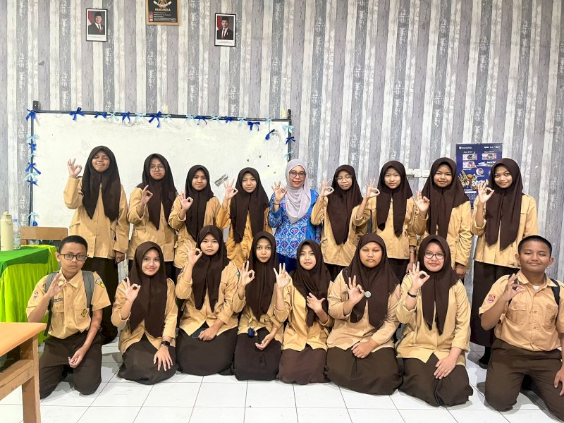 Pusat Informasi dan Konseling Remaja (PIK-R) MTs Negeri 1 Kota Makassar menggelar kegiatan pembinaan dan penyuluhan bagi anggota PIK-R di aula MTsN 1 Makassar, pada Jumat (26/9/2025). @Jejakfakta/Istimewa