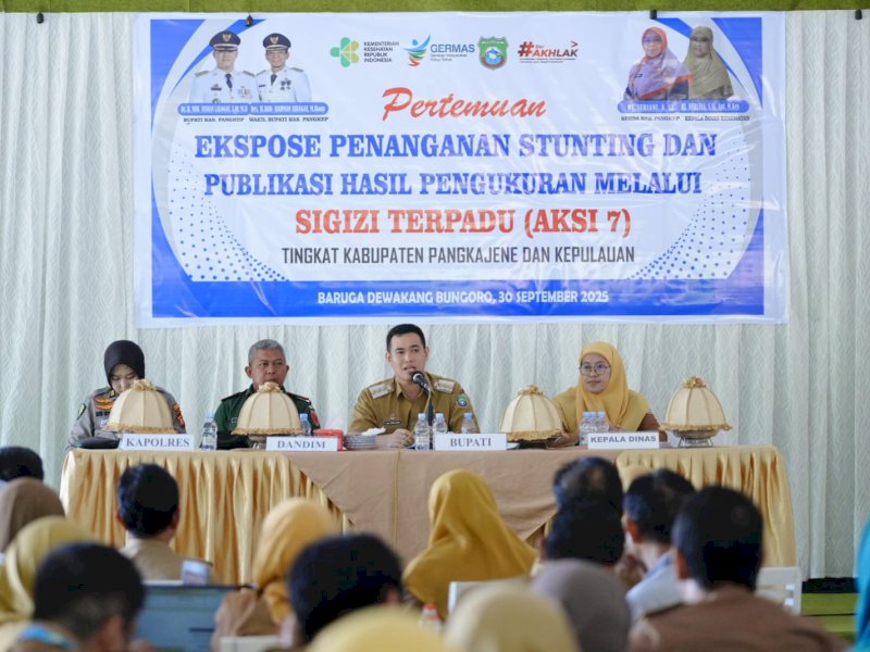 Bupati Pangkep, H. Muhammad Yusran Lalogau, menekankan pentingnya efektivitas penggunaan anggaran untuk program-program penanganan stunting, pada pertemuan Ekspose Penanganan Stunting dan Publikasi Hasil Pengukuran SIGIZI Terpadu 2025 di Gedung Dewakang, Jl. Poros Bungoro, Selasa (30/9/2025). @jejakfaktacom/Humas Pemda Pangkep