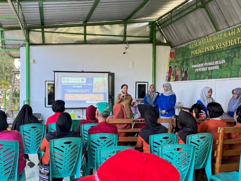 Pembinaan bagi sekolah lansia digelar di wilayah Kesdam 14, Kelurahan Panambungan, Kecamatan Mariso, Kota Makassar, Selasa (30/9/2025). @Jejakfakta/Istimewa