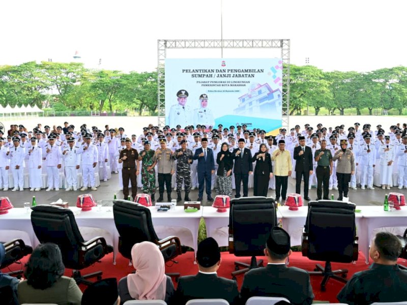 Pemerintah Kota Makassar di bawah kepemimpinan Wali Kota Munafri Arifuddin dan Wakil Wali Kota Aliyah Mustika Ilham resmi melantik 263 pejabat baru pada Senin (29/9/2025) dalam sebuah upacara di Lapangan Karebosi. @Jejakfakta/dok. Humas Pemkot Makassar