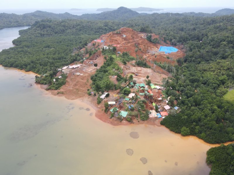 Pulau Sangihe, yang berada di jantung Segitiga Terumbu Karang Dunia, kini menghadapi ancaman serius dari aktivitas pertambangan emas yang meningkat pesat sejak 2015. @Jejakfakta/dok. Greenpeace Indonesia