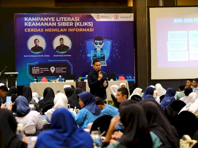 Diskominfo Kota Makassar menyelenggarakan Kampanye Literasi Keamanan Siber (KLiKS) bertajuk &ldquo;Cerdas Memilah Informasi&rdquo; yang ditujukan kepada siswa Sekolah Menengah Pertama (SMP), 1&ndash;2 Oktober 2025, di Hotel Novotel Makassar. @Jejakfakta/dok. Humas Kominfo Makassar