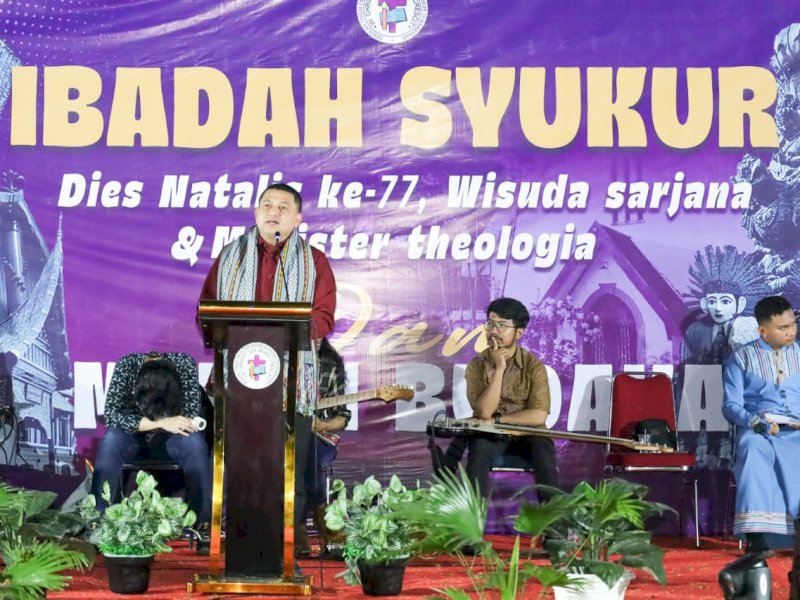 Wali Kota Makassar, Munafri Arifuddin, saat memberikan sambutan pada Malam Budaya Reuni Raya Sekolah Tinggi Filsafat Theologia Indonesia Timur (STFT INTIM) di Jalan Baji Dakka, Selasa (16/9/2025) malam. @Jejakfakta/dok. Humas Pemkot Makassar