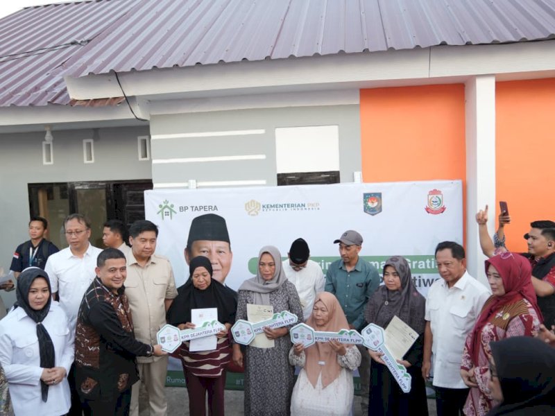 Wali Kota Makassar, Munafri Arifuddin, menghadiri langsung prosesi serah terima rumah gratis bagi keluarga korban peristiwa demonstrasi Makassar, di Perumahan Grand Sulawesi, Kabupaten Gowa, Kamis (11/09/2025). @Jejakfakta/dok. Humas Pemkot Makassar