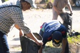 Pererat Kebersamaan, Dishub Makassar Gelar Kerja Bakti Bersama di Lingkungan Kantor