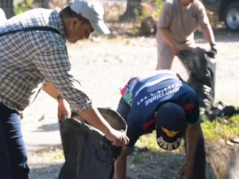 Jajaran Dinas Perhubungan (Dishub) Kota Makassar menggelar kegiatan kerja bakti di lingkungan kantor, Sabtu (4/10/2025). @Jejakfakta/dok. Istimewa