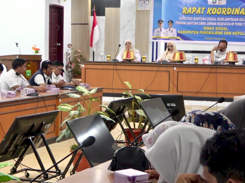 Rapat koordinasi Dinas Sosial Pangkep di Ruang Rapat Lantai 3 Kantor Bupati, Rabu (8/10/2025). @jejakfaktacom/Humas Pemda Pangkep