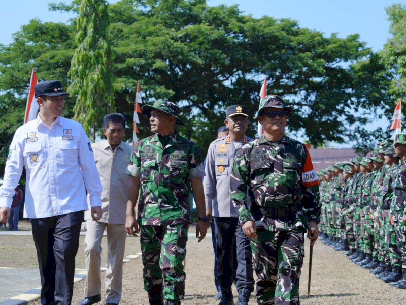 Program TNI Manunggal Membangun Desa (TMMD) ke-126 Tahun 2025 resmi diluncurkan di Kabupaten Pangkep, upacara pembukaan berlangsung di Lapangan Kantor Camat Mandalle, Rabu (8/10/2025). @jejakfaktacom/Humas Pemda Pangkep