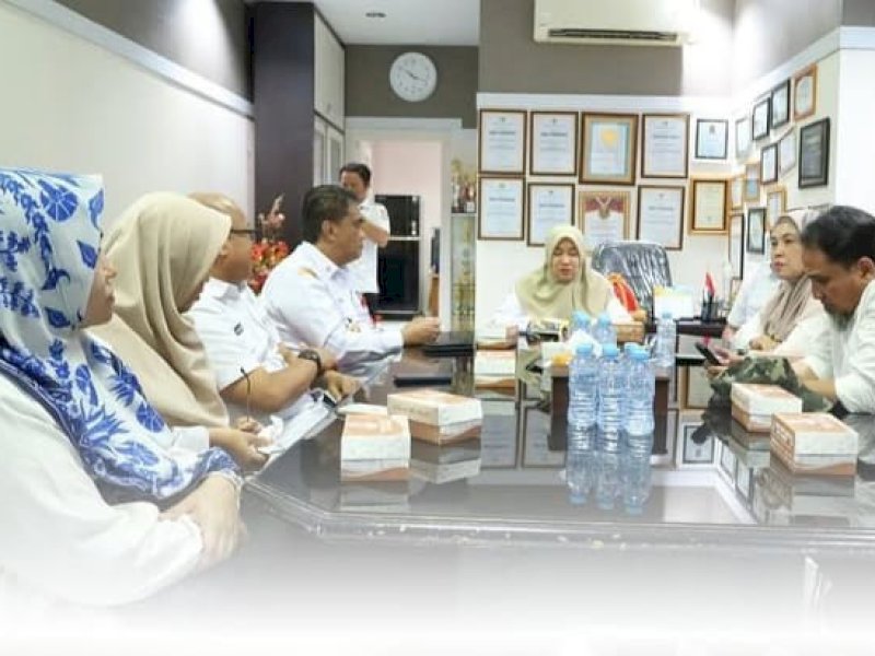 Kepala DPPKB Kota Makassar, Irwan Bangsawan, memimpin  kunjungan koordinasi ke Dinas Kesehatan Kota Makassar, Rabu (6/8/2025). @Jejakfakta/dok. Istimewa