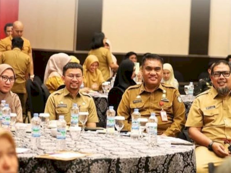 Kepala Dinas PP dan KB Kota Makassar, Irwan Bangsawan, saat  menghadiri Rapat Koordinasi Penyusunan Laporan Tim Pengendalian Penduduk dan Pembangunan Keluarga Sejahtera (TPPS) Semester I Tahun 2025 yang digelar di Hotel Dalton, Makassar, Rabu (30/7/2025). @Jejakfakta/dok. Istimewa