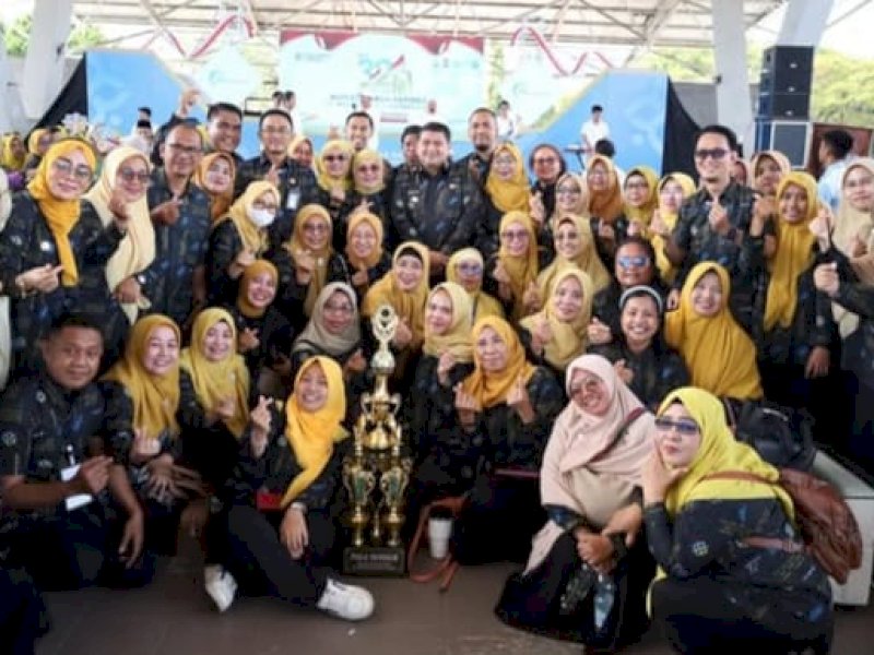 Kota Makassar berhasil meraih Prestasi Terbaik Juara Umum I pada puncak peringatan Hari Keluarga Nasional (Harganas) Tingkat Provinsi Sulawesi Selatan, di Tribun Karebosi, Selasa (29/7/2025). @Jejakfakta/dok. Istimewa