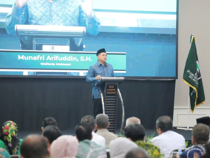 Wali Kota Makassar, Munafri Arifuddin, menyampaikan sambutan hangatnya pada pembukaan Silaturahmi Regional Korps Alumni Himpunan Mahasiswa Islam (KAHMI) se-Sulawesi yang digelar di Hotel Aryaduta Makassar, Jumat (10/10/2025). @Jejakfakta/dok. Humas Pemkot Makassar