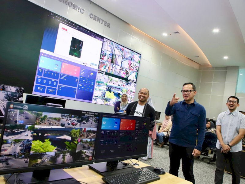 Kunjungan kerja Wakil Menteri Dalam Negeri (Wamendagri), Bima Arya Sugiarto ke Command Center Kota Makassar, Sabtu (11/10/2025). @jejakfaktacom/Diskominfo Makassar