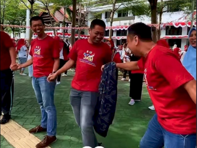 Memperingati Hari Ulang Tahun (HUT) RI ke 80, DPPKB turut serta memeriahkan dan mengikuti berbagai lomba yang diselenggarakan oleh Pemerintah Kota Makassar. @jejakfaktacom/DPPKB Kota Makassar