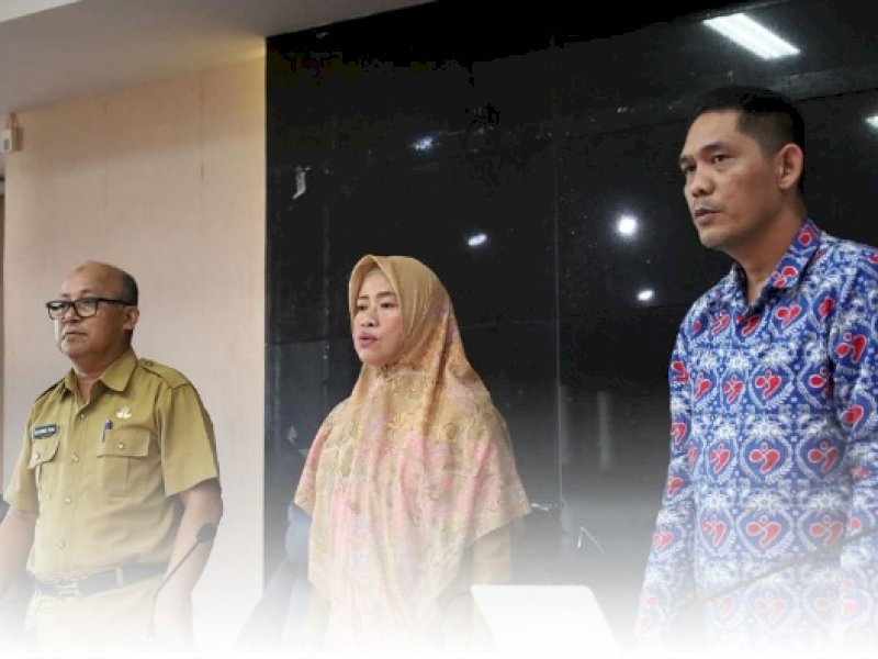 Sekretaris Dinas PPKB Kota Makassar, Yusri Jabir, SE., M.Si, membuka Rapat Tim Perumusan Parameter Pengendalian Penduduk dan KB di Ruang Rapat Sipakalebbi Lt. 2 Kantor Wali Kota Makassar, Selasa, (12/8/2025). @jejakfaktacom/DPPKB Kota Makassar.