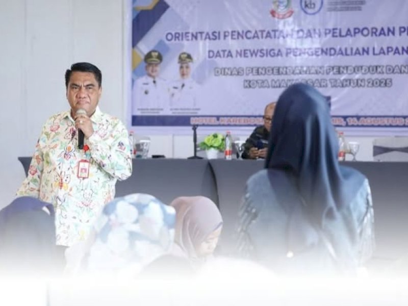 Kepala Dinas PPKB Kota Makassar, Drs. A. Irwan Bangsawan, M.Si, menghadiri Orientasi Pencatatan dan Pelaporan Pengolahan Data Newsiga Pengendalian Lapangan. Kegiatan berlangsung pada Kamis (14/8/2025) di Ballroom Hotel Karebosi Premier Lt. 11. @jejakfaktacom/DPPKB Kota Makassar