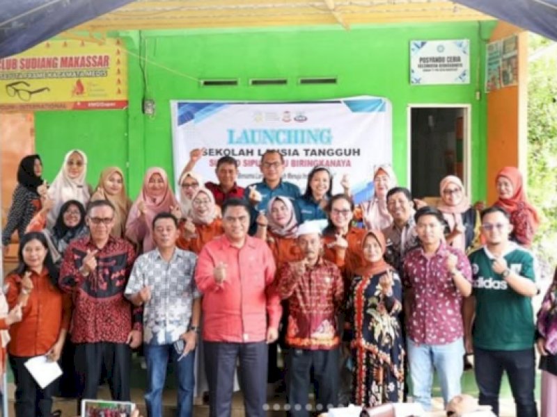 A. Irwan Bangsawan resmi luncurkan Sekolah Lansia Tangguh (Sipurio Sipurennu Biringkanaya) di Kecamatan Biringkanaya, Jum'at (22/8/2025). @jejakfaktacom/DPPKB Kota Makassar