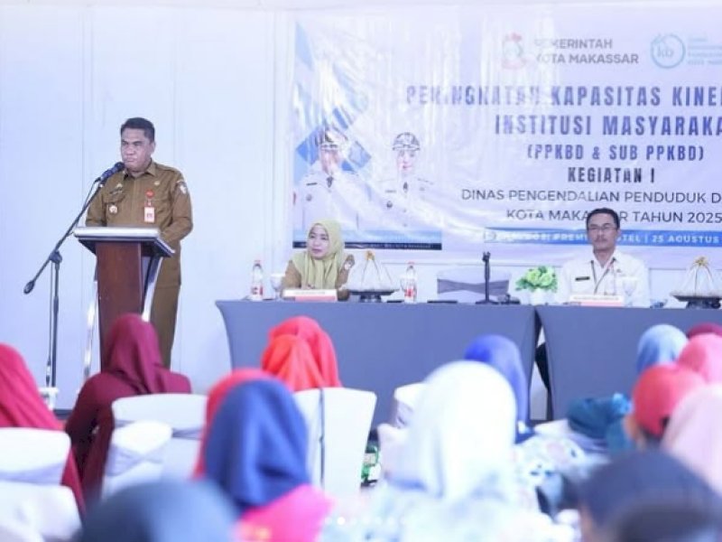 Peningkatan Kapasitas Kinerja Kader PPKBD (Pusat Pelayanan Keluarga Berencana dan Desa) dan Sub PPKBD di Hotel Karebosi Premier, Senin (25/8/2025). @jejakfaktacom/DPPKB Kota Makassar