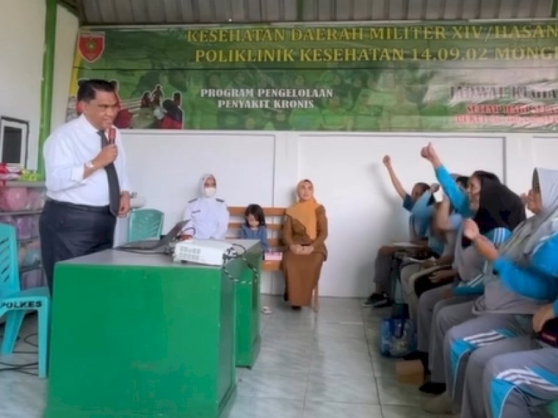 Dinas PPKB Kota Makassar gelar kegiatan pembinaan Pentingnya Gizi pada Lansia di Sekolah Lansia Monginsidi Kesdam XIII HSN, Polkes Monginsidi, Selasa (9/9/2025). @jejakfaktacom/DPPKB Kota Makassar.