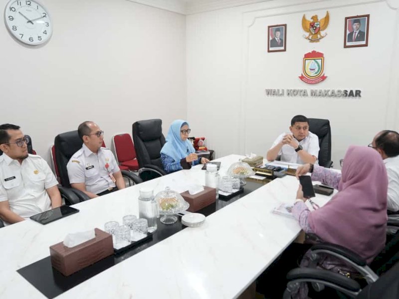 Tim APEKSI Komwil VI yang dipimpin oleh Manajer, Talib Mustafa melakukan audiensi bersama Wali Kota Makassar, Munafri Arifuddin di Balai Kota, Rabu (15/10/2025). @Jejakfakta/Dok. Humas Pemkot Makassar